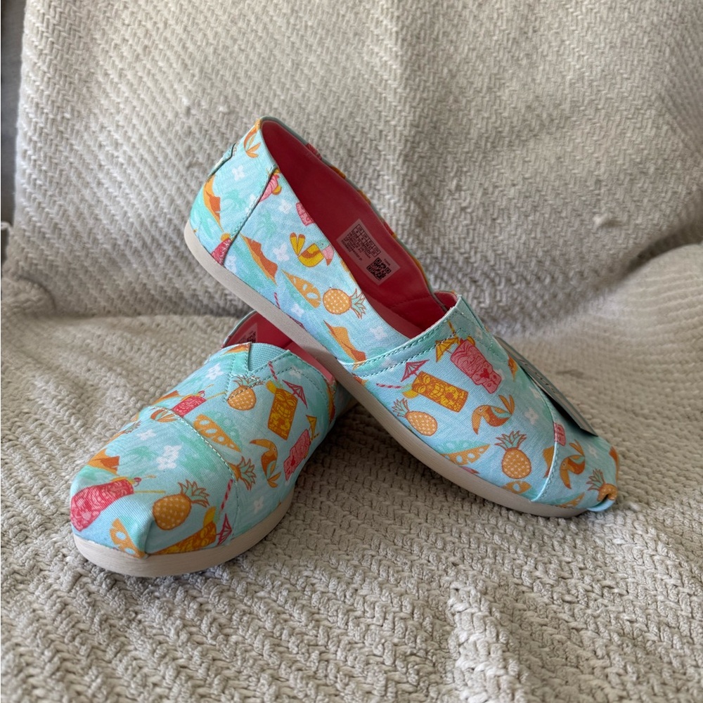 NWT TOMS Womens Blue Tropical Fruit Print Slip-On Loafers